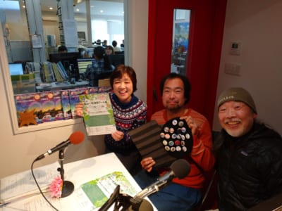 第7回葉山一色海岸アート展 つがおか一孝さんと春日泰宣さん Shonan Beachfm 78 9